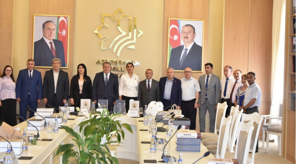 mehemmed-fuzuli-biblioqrafiya-ve-mehemmed-fuzuli-heyati-ve-yaradiciligi-kitablarinin-teqdimat-olub