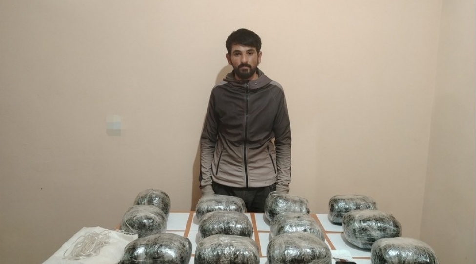 kulli-miqdarda-narkotik-vasitenin-olke-erazisine-kechirilmesinin-qarshisi-alinib-5