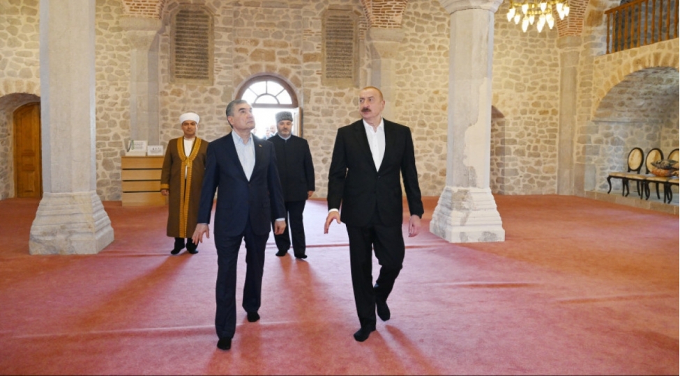 prezident-ve-qurbanqulu-berdimehemmedov-shushada-yuxari-govher-aga-mescidini-ziyaret-edibler