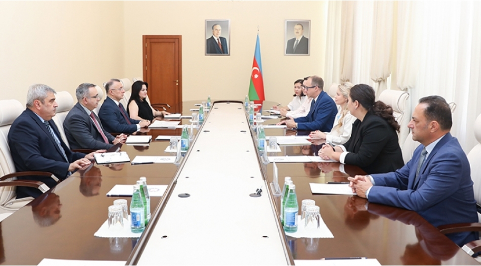 sehiyye-nazirliyi-ile-pfizer-shirketi-arasinda-emekdashliq-meseleleri-muzakire-edilib