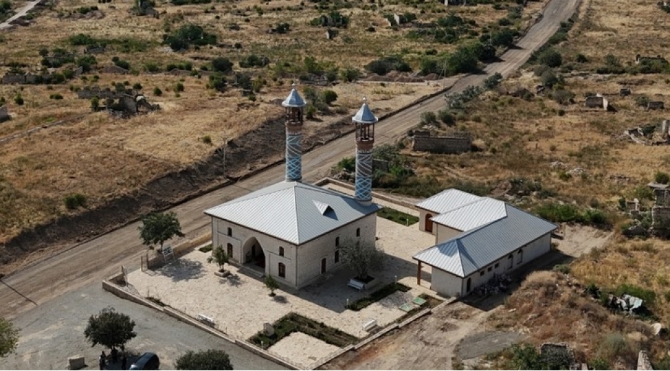 anar-elekberov-agdamdaki-qiyasli-mescidinden-paylashim-edib