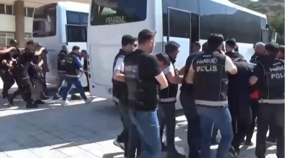 turkiyede-narkotiklere-qarshi-emeliyyat-neticesinde-2-000-e-yaxin-shubheli-saxlanilib