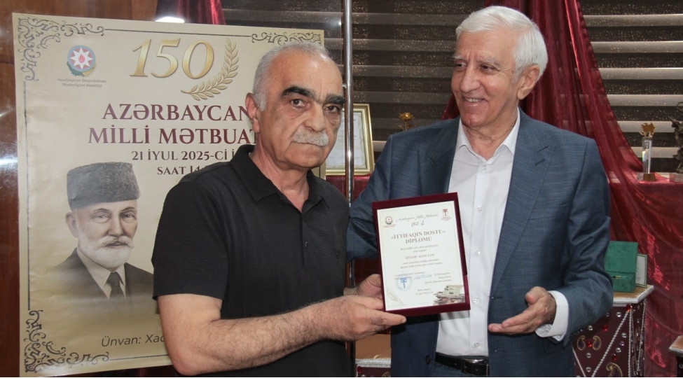 teatr-xadimleri-ittifaqi-jurnalistleri-mukafatlandirib-foto