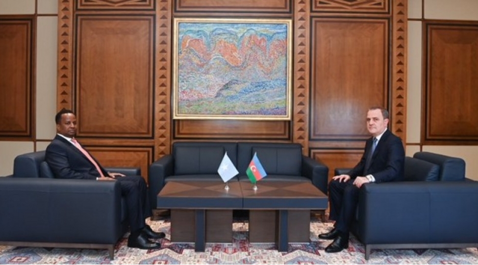 ceyhun-bayramov-ve-somalili-hemkari-arasinda-tekbetek-gorush-kechirilir