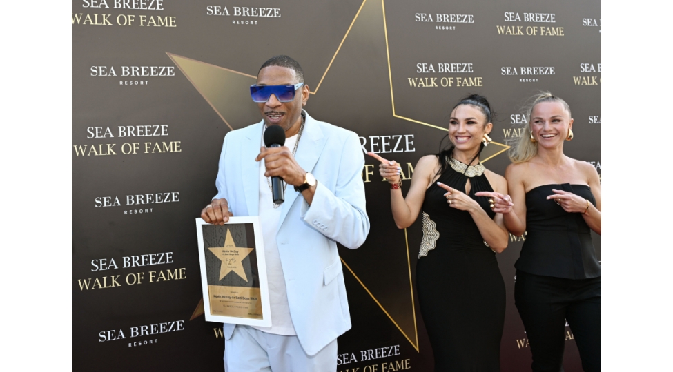 sea-breeze-walk-of-fame-shohret-xiyabaninda-yeni-adli-ulduzlarin-achilish-merasimi-kechirilib