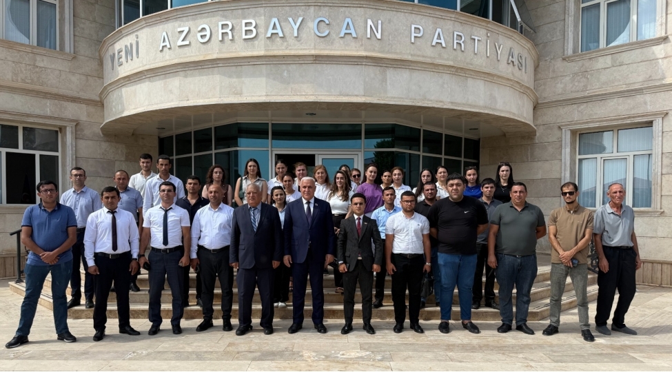 milli-meclisin-deputati-vuqar-rehimzade-culfada-sechicileri-ile-novbeti-gorushunu-kechirib-foto-5