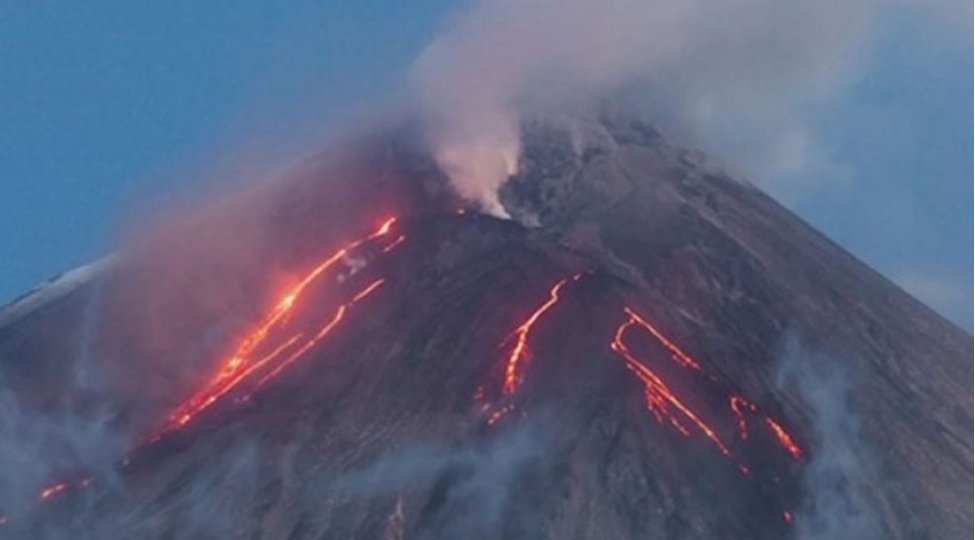 kamchatkadaki-klyuchevskaya-sopka-vulkani-9-km-hundurluye-kul-atib
