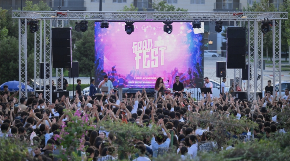 mezun-gunune-hesr-olunmush-gradfest2025-festivali-basha-chatib