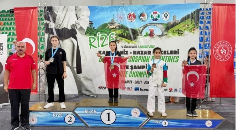 naxchivanli-karatechiler-turkiyede-ugur-qazaniblar