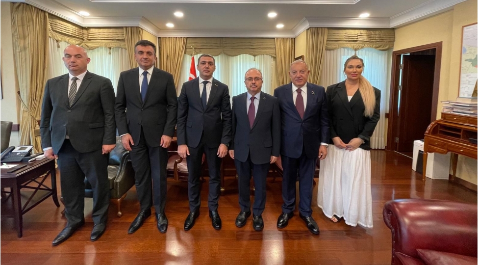 imza-ictimai-birliyi-turkiyenin-azerbaycandaki-sefiri-ile-gorush-kechirdi-foto