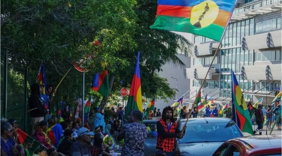 fransa-kanaklara-zorla-sazish-qebul-etdirmeye-chalishir