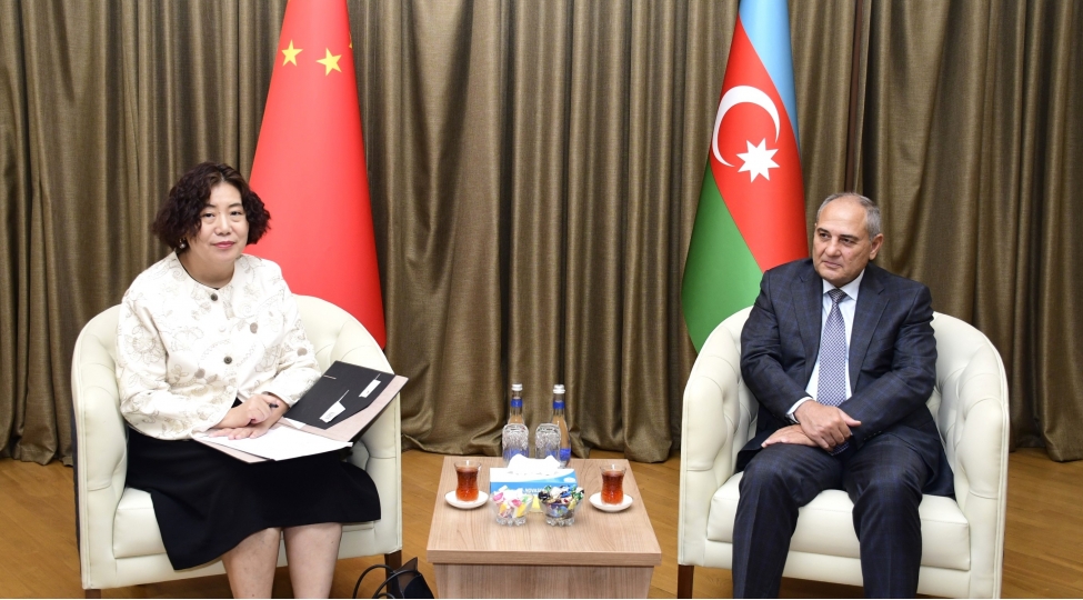 yap-sedrinin-muavini-ile-chinin-azerbaycandaki-sefiri-arasinda-gorush-kechirilib-foto-2