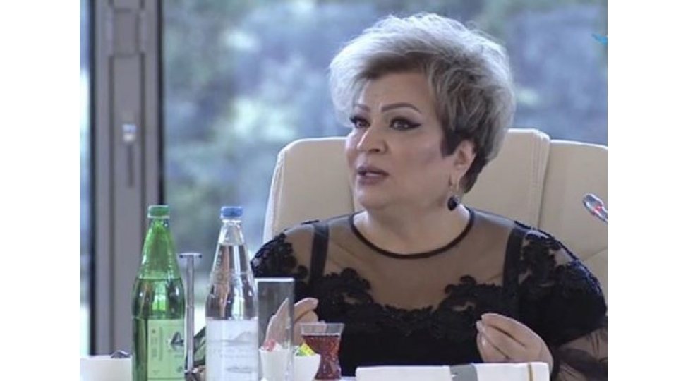 prezidentin-qarshisinda-alniachiq-olmaq-uchun-ishlemek-seneti-yuksek-seviyyeye-qaldirmaq-lazimdir-afaq-beshirqizi
