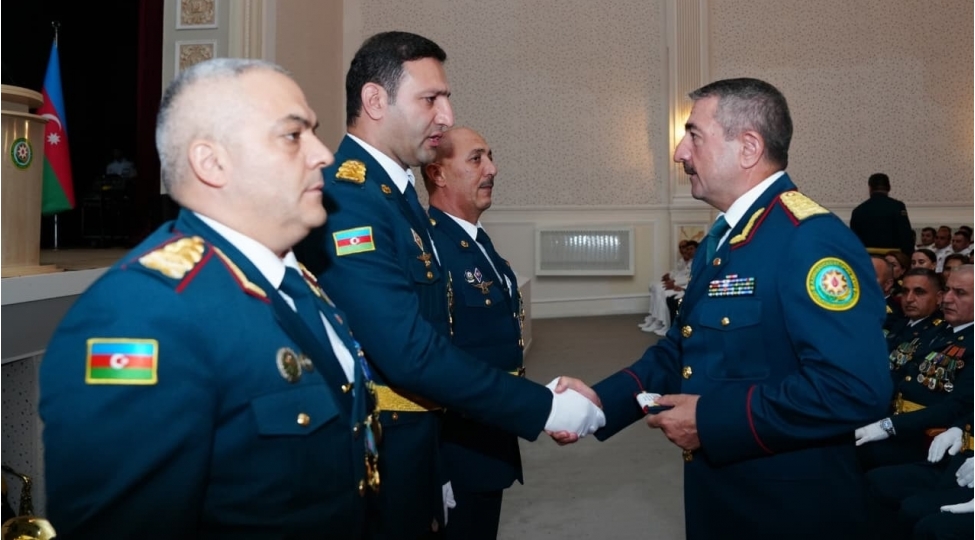 onlara-general-mayor-rutbeleri-teqdim-edildi