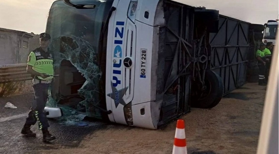 istanbulda-avtobus-ashib-uch-nefer-olub-20-nefer-xesaret-alib