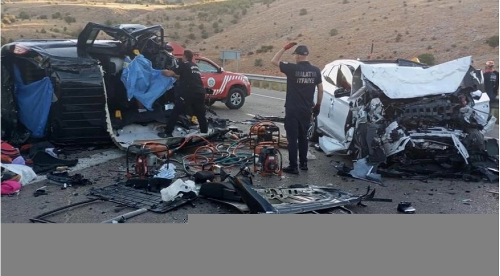 turkiyede-agir-yol-qezasi-bash-verib-4-nefer-olub