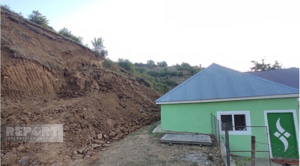 lerikde-torpaq-surushmesi-bash-verib-yashayish-evi-uchun-tehlukeli-veziyyet-yaranib