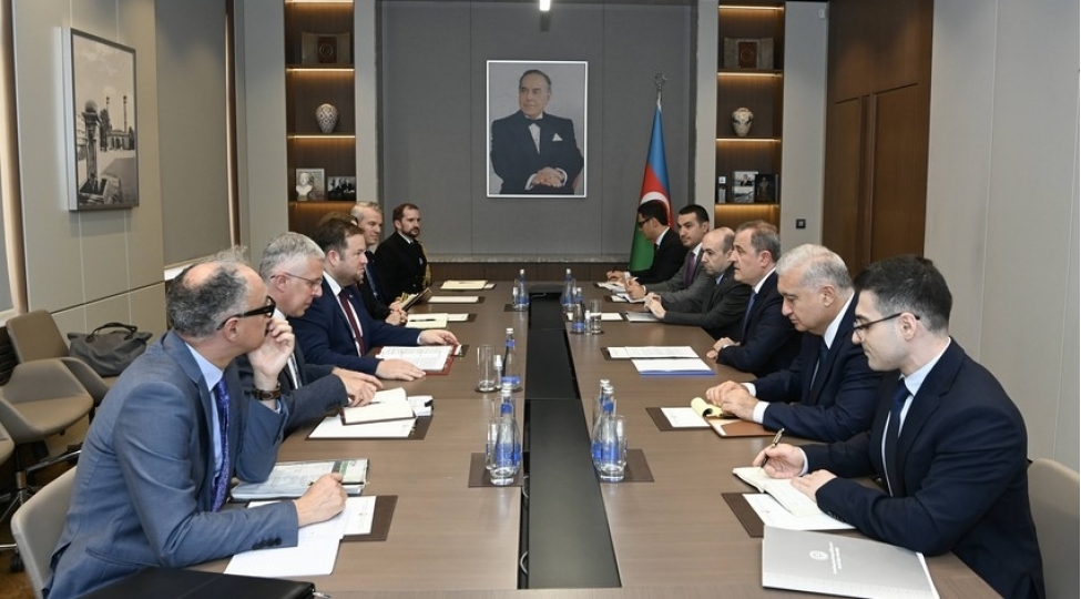 azerbaycan-ve-britaniya-xin-leri-arasinda-siyasi-meslehetleshmeler-kechirilib
