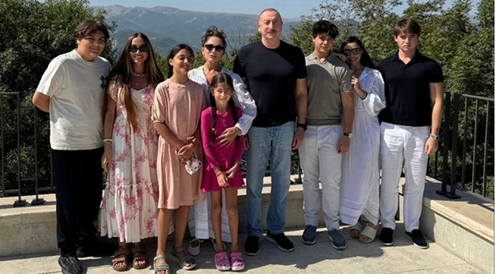 prezident-ailesinin-yeni-fotosu