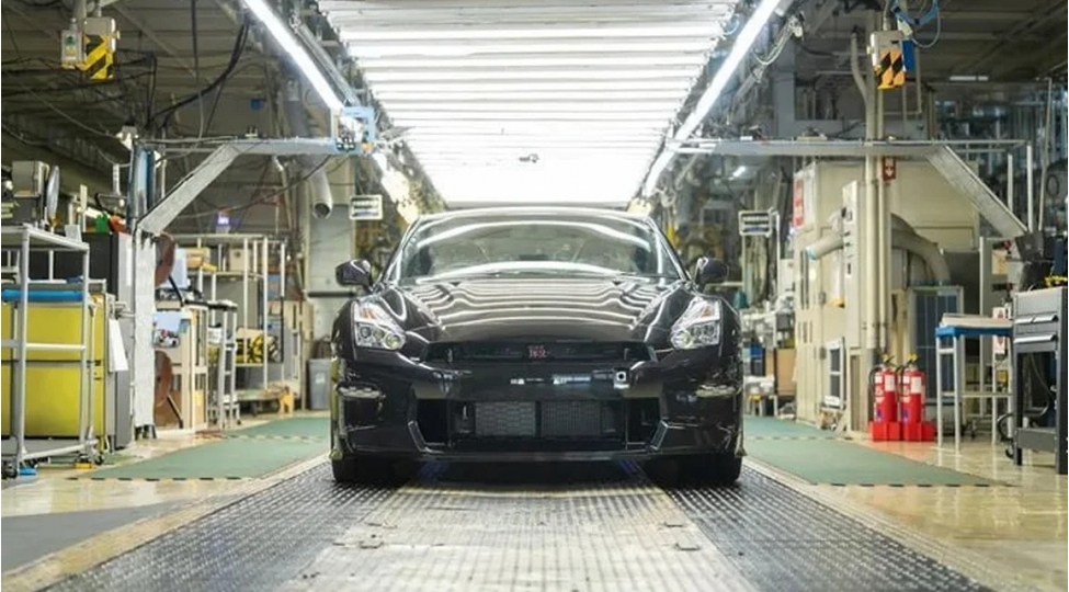nissan-18-ilden-sonra-bu-qerari-verdi