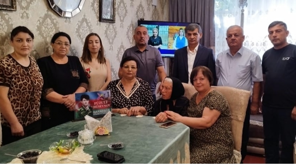 yap-berde-rayon-teshkilatinin-kollektivi-veten-muharibesi-qehremaninin-ve-birinci-qarabag-muharibesi-shehidinin-ailesinde-olublar