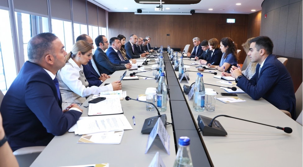 azerbaycan-adb-ile-yashil-artim-uzre-terefdashligi-muzakire-edib