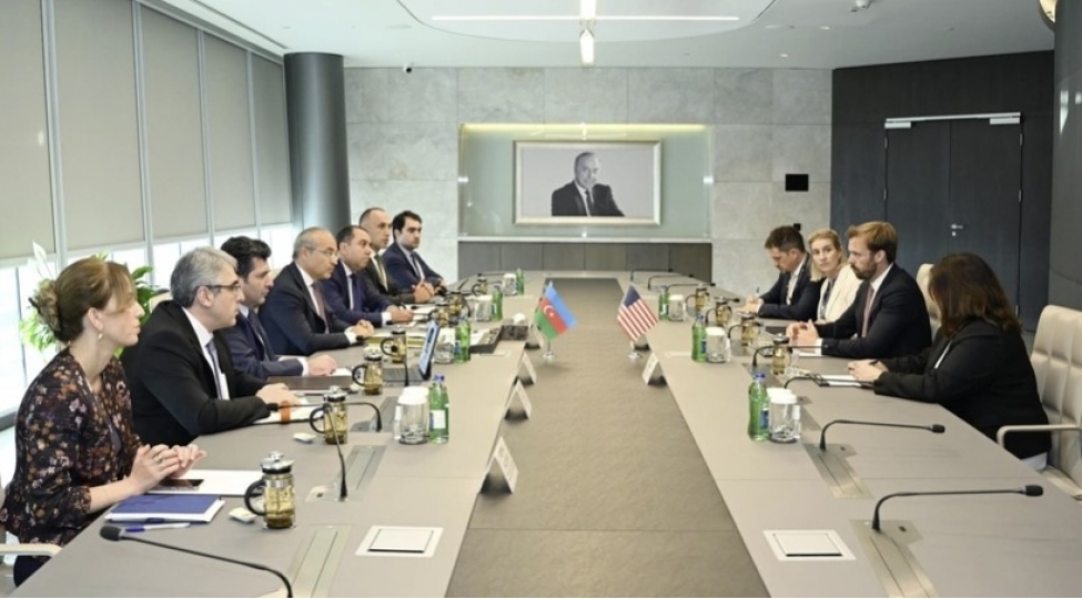 mikayil-cabbarov-absh-dovlet-departamentinin-bash-resmisi-ile-emekdashliq-muzakireleri-aparib