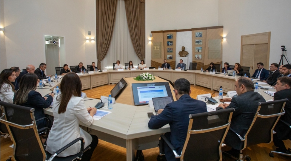 yashil-enerji-mekani-uzre-ishchi-qrupu-2025-ci-ilin-birinci-yarisi-uzre-hesabati-muzakire-edib