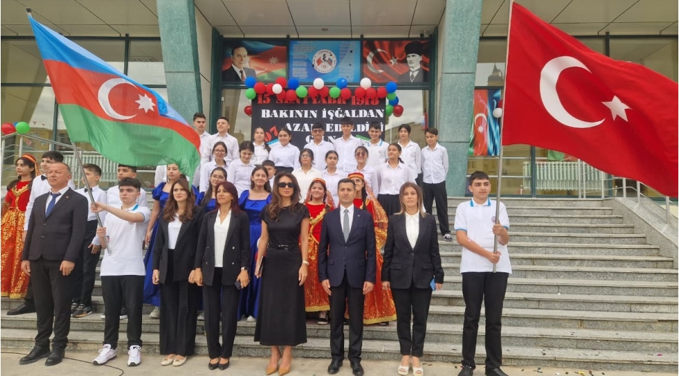 baki-ataturk-liseyinde-bayram-coshqusu