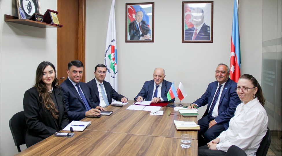 azerbaycan-sahibkarlar-konfederasiyasi-ile-polsha-ticaret-palatasi-arasinda-emekdashliq-memorandumu-imzalanib