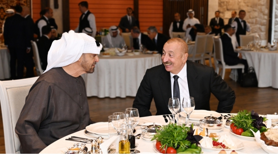 shushada-prezident-ilham-eliyevin-adindan-birleshmish-ereb-emirliklerinin-prezidentinin-sherefine-resmi-nahar-verilib-foto