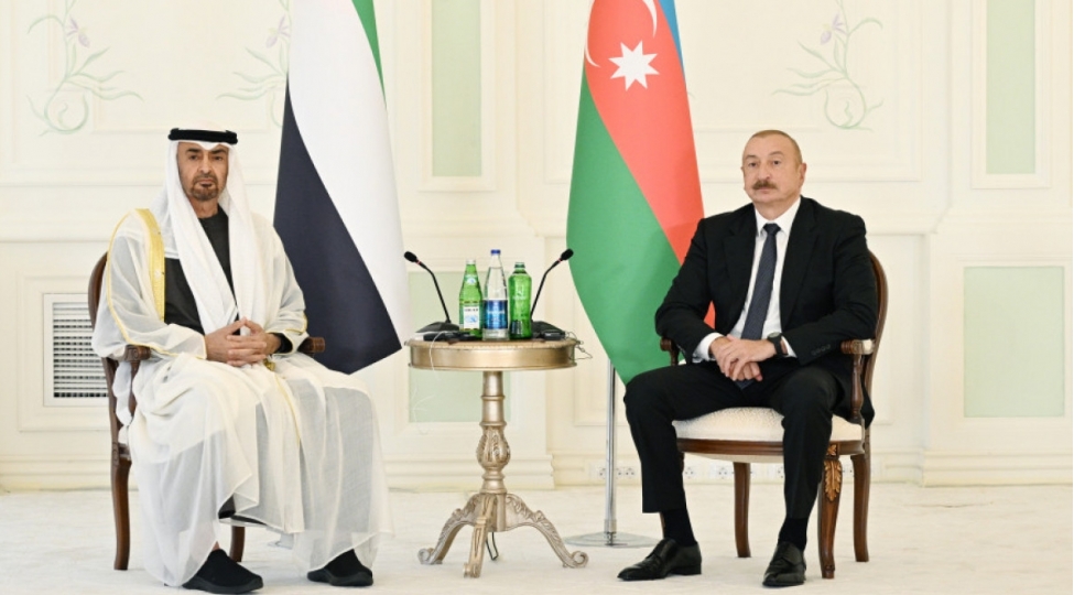 azerbaycan-ve-bee-prezidentlerinin-genish-terkibde-gorushu-olub-senedler-mubadile-edilib-foto