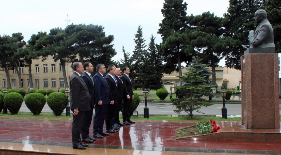 nizami-rayonunda-esrin-muqavilesinin-imzalanmasinin-31-ci-ildonumu-ve-20-sentyabr-neftchiler-gunu-ile-elaqedar-tedbir-kechirilib