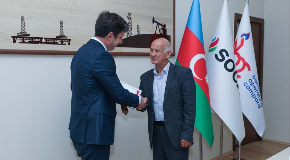 balaxani-neftchileri-peshekar-bayramlarini-teqaude-chixan-qocaman-uzvlerinin-xeyir-duasi-ile-qeyd-etdiler-foto