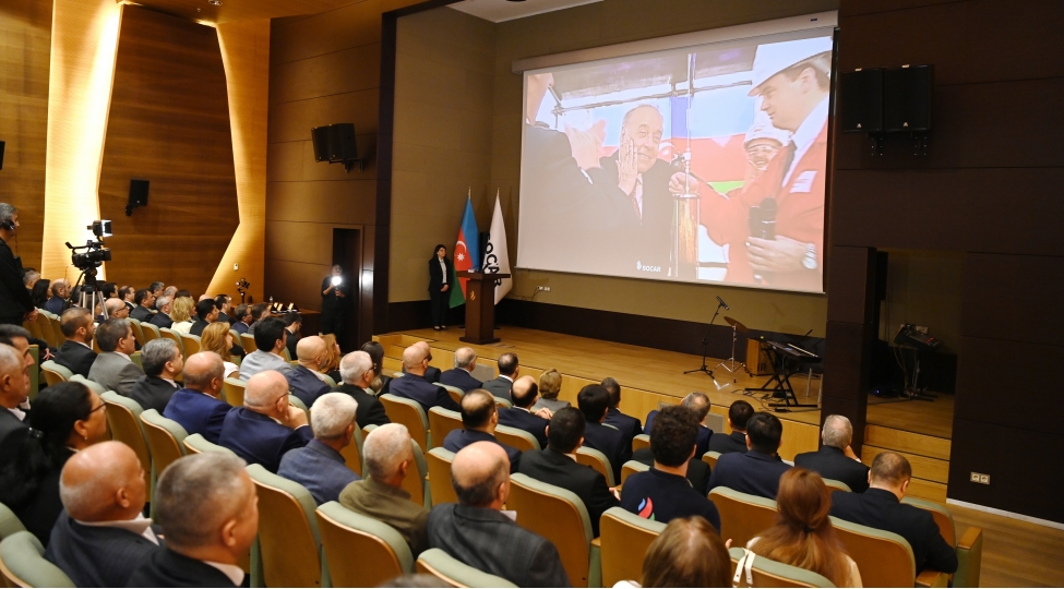 20-sentyabr-neftchiler-gunu-peshe-bayrami-munasibetile-tedbir-kechirilib-2