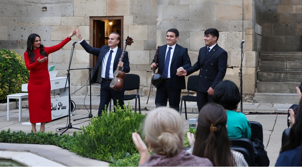 uzeyir-hacibeylinin-140-illiyi-ve-milli-musiqi-gunu-icherisheherde-musiqi-bayramina-chevrilib