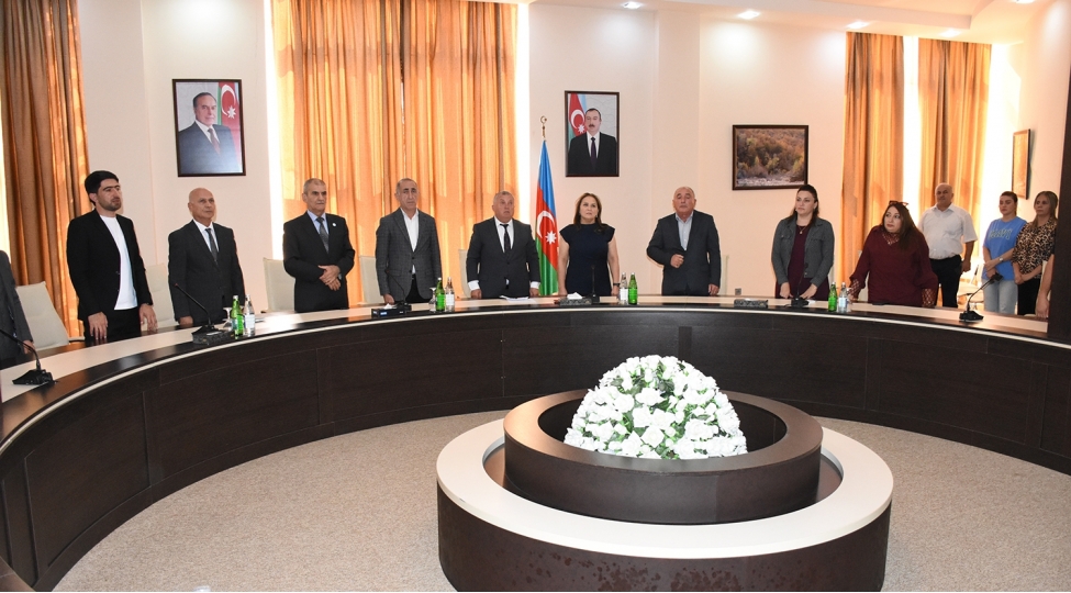 27-sentyabr-zefer-gununun-bashlangici-adli-deyirmi-masa-kechirilib