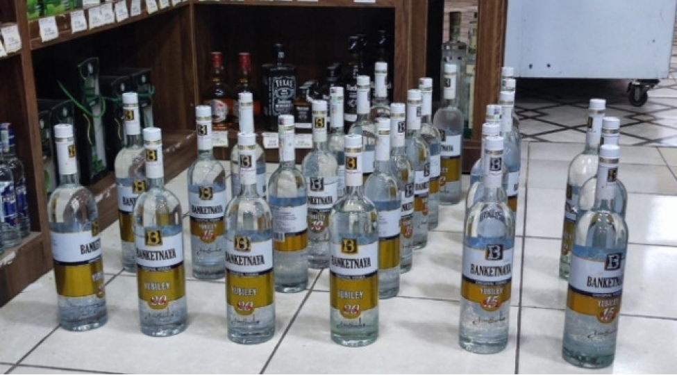marketde-saxta-alkoqollu-ichkiler-ashkarlanib
