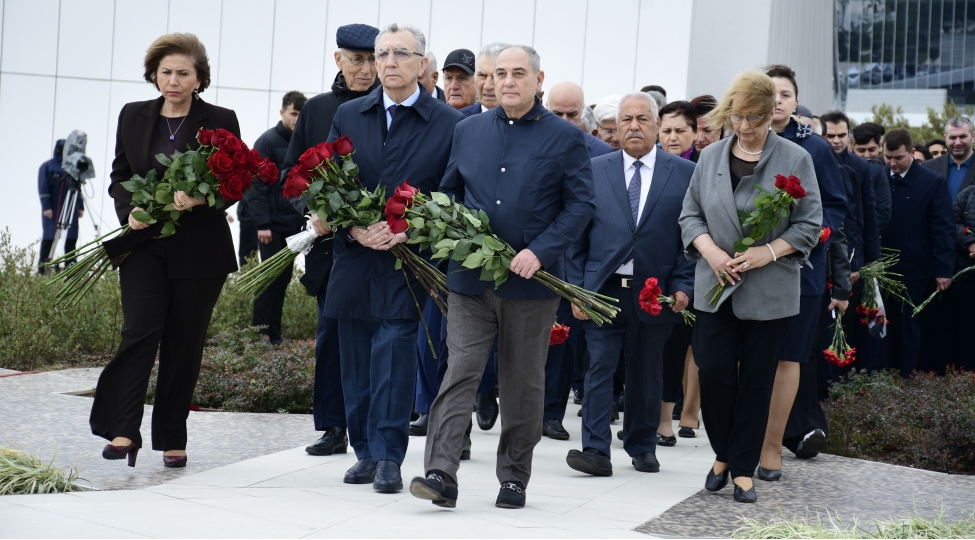 yeni-azerbaycan-partiyasinin-numayendeleri-zefer-parkini-ziyaret-edibler