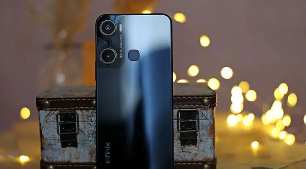 londonda-on-minlerle-smartfon-ogurlayan-deste-ifsha-edilib