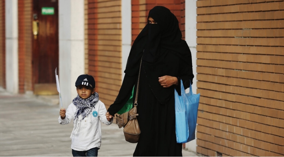 italiyada-ictimai-yerlerde-niqabin-qadagan-edilmesi-teklif-olunur