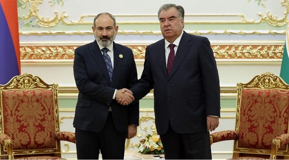 rehmon-ve-pashinyan-iqtisadi-emekdashliq-uzre-hokumetlerarasi-komissiyanin-ishini-muzakire-edib