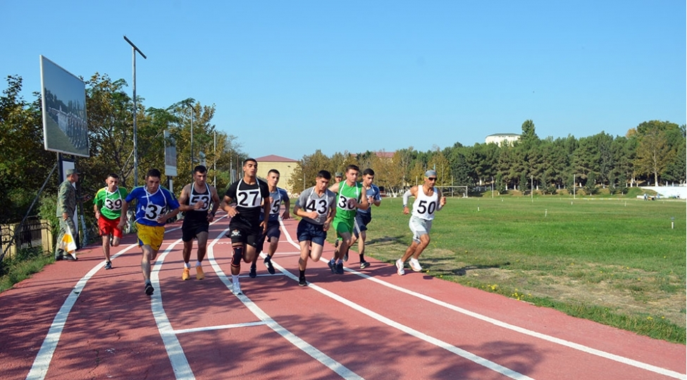 azerbaycan-ordusunda-atletika-yarishlari-kechirilib