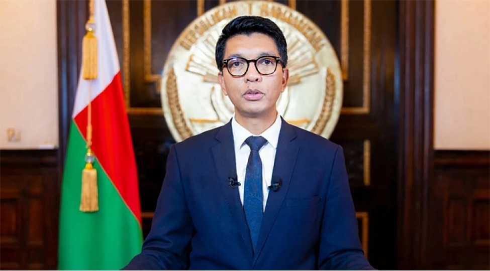 kiv-madaqaskar-prezidenti-etirazlara-gore-paytaxti-terk-edib