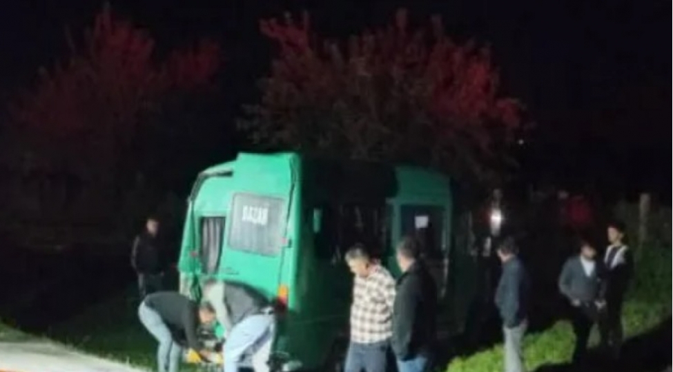 avtobus-ile-mikroavtobus-toqqushub-zaqatalada