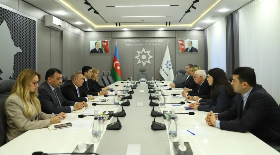 pa-numayendesi-anama-yaninda-ictimai-shuranin-uzvleri-ile-gorushub