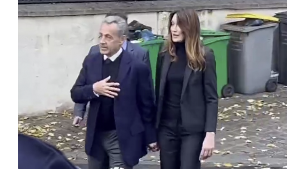 sarkozi-5-illik-hebs-cezasini-chekmek-uchun-hebsxanaya-bele-getdi-video