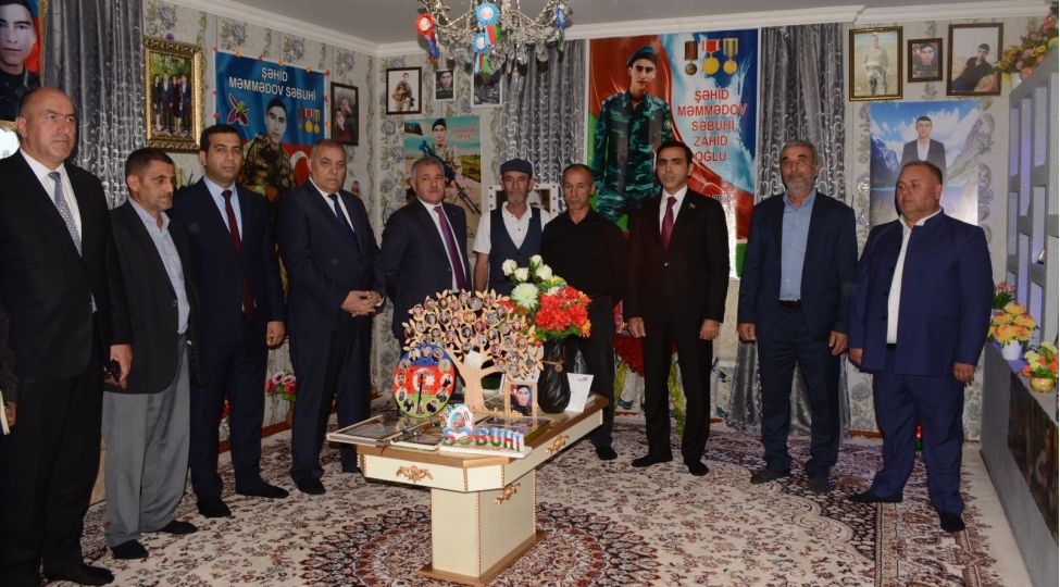 anar-memmedov-shehid-ailelerini-ziyaret-etdi