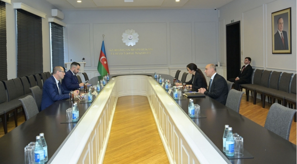 emin-emrullayev-israil-sefiri-ile-gorushub