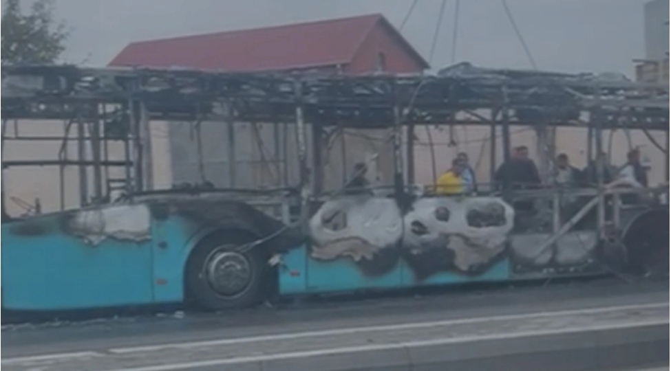 bakida-avtobus-yanib-2